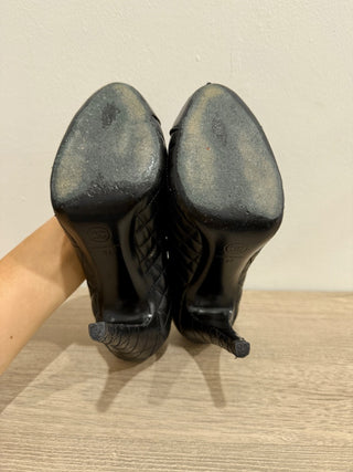 Chanel Quilted Leather Platform CC Logo Cap Toe Stilettos Heel Pumps Black EU 37