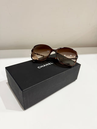 Chanel oversized sunglasses 5210 Q with chain temples