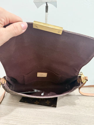 Louis Vuitton monogram favorite mm handbag