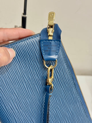 Louis Vuitton Leather 1998 Epi Pochette Accessoires Shoulder Bag Blue Size Small