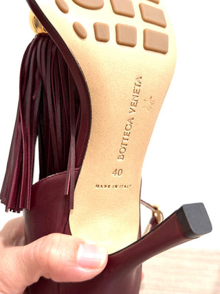 NWT Bottega Veneta Stretch Leather Tassel Accent Thong Sandals Cherry 40 / US 10