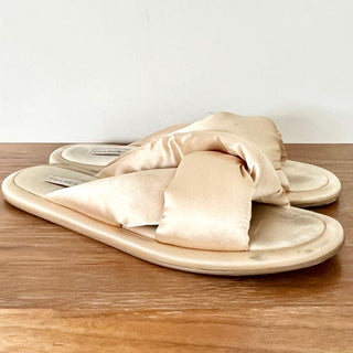 Cosmo Paris Knotted Tap Slip On Flat Flip Flop Sandals Ivory Women's Sz 38 / 7.5
