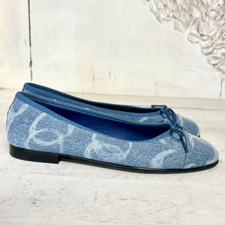 NEW Chanel Denim Printed CC Cap Toe Ballerina Flats Shoes Light Blue Women's 36