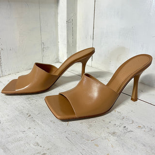 NWT Bottega Veneta Leather Slip On Wide Strap Heeled Mules Nude Womens 40 / US 9