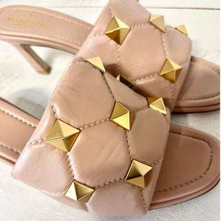 NWOT Valentino Roman Stud Quilted Napa Slide Heel Mule Sandals Neutral 39.5 / 9