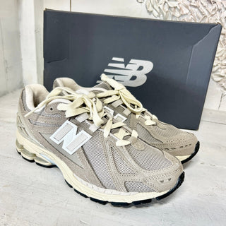 NWT New Balance Mesh Low Top Running Sneakers Gray/Beige M6 / W7.5 - M1906RL