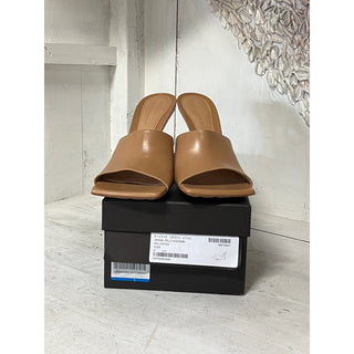 NWT Bottega Veneta Leather Slip On Wide Strap Heeled Mules Nude Womens 40 / US 9