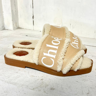 NWT Chloe Woody Shearling Logo Print Slip On Flat Slipper Soft Tan Women's 35/5