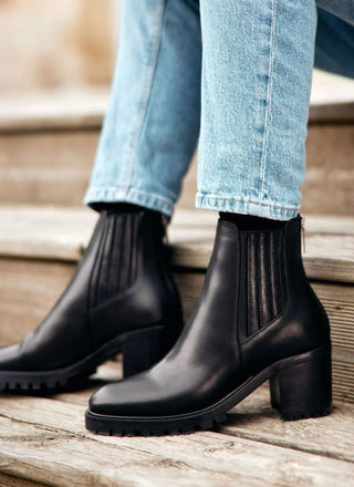 Charles Kammer Genuine Leather Ankle Chelsea Boots Black Women's Size 39.5/8.5