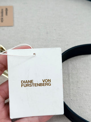 Diane von Furstenberg leather belt with lip metal buckle, M/L