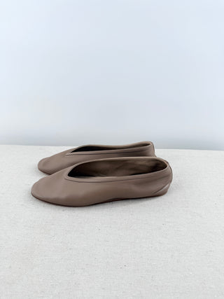 Le Monde Beryl Luna V-Cut Slip On Slipper Flat Taupe Leather Women's Size US 7