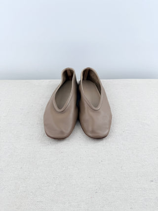 Le Monde Beryl Luna V-Cut Slip On Slipper Flat Taupe Leather Women's Size US 7