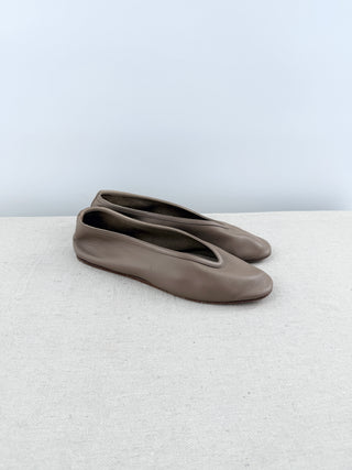 Le Monde Beryl Luna V-Cut Slip On Slipper Flat Taupe Leather Women's Size US 7