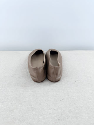Le Monde Beryl Luna V-Cut Slip On Slipper Flat Taupe Leather Women's Size US 7