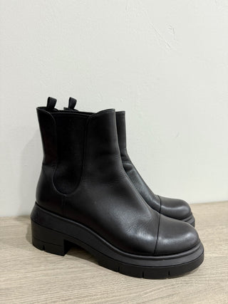 Stuart Weitzman Norah Chunky Lug Sole Ankle Chelsea Boots Black Women's Size 9.5