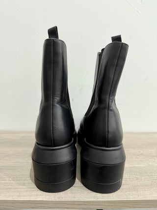 Stuart Weitzman Norah Chunky Lug Sole Ankle Chelsea Boots Black Women's Size 9.5