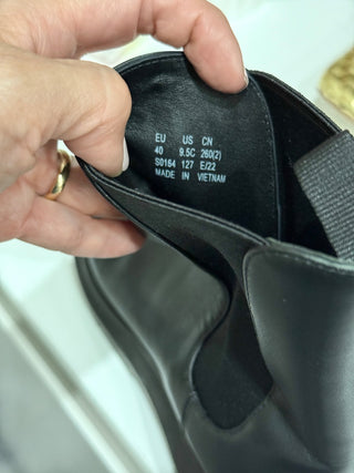 Stuart Weitzman Norah Chunky Lug Sole Ankle Chelsea Boots Black Women's Size 9.5