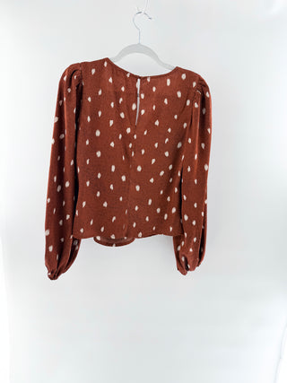ASTR The Label Dotted Ruched Keyhole Long Sleeve Blouse Rust Multi Women's Small