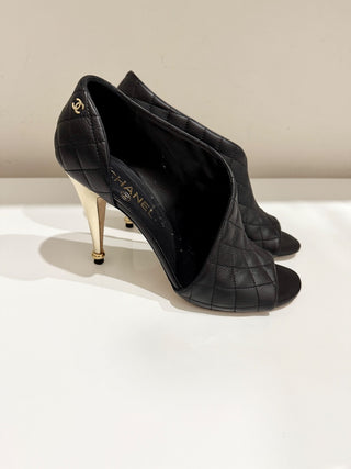 Chanel Quilted Leather D'Orsay Peep-Toe Pumps with Gold-Tone Heels Black EU 41