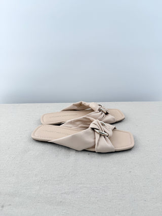 Stuart Weitzman Cece Leather Metal Knotted Flat Slides Sandals Barely Beige 7.5