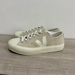 Veja Wata II Suede Low Top Round Toe Sneakers Tan / White Women's Size US 9