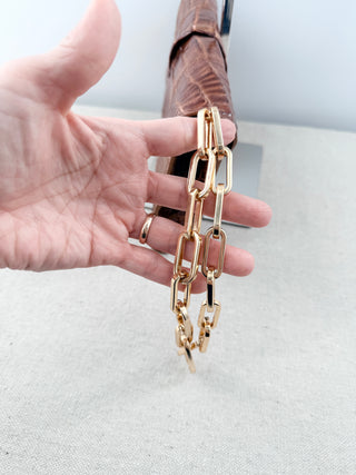 Vera Roloff textured leather clutch bag with wristlet chain