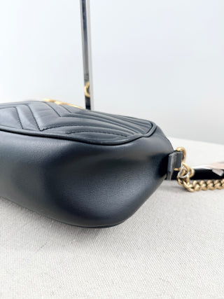 Gucci medium marmont camera leather bag with strap