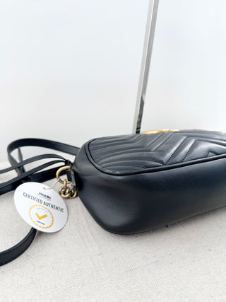 Gucci medium marmont camera leather bag with strap