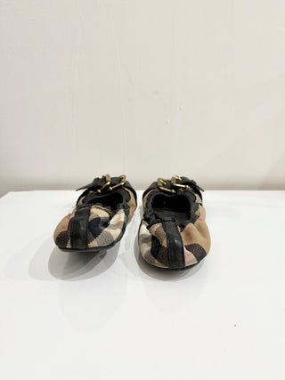 Burberry check pattern flats with buckle, 9