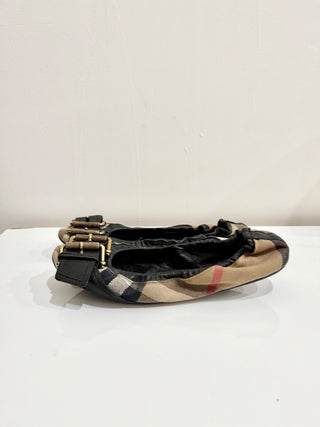 Burberry check pattern flats with buckle, 9