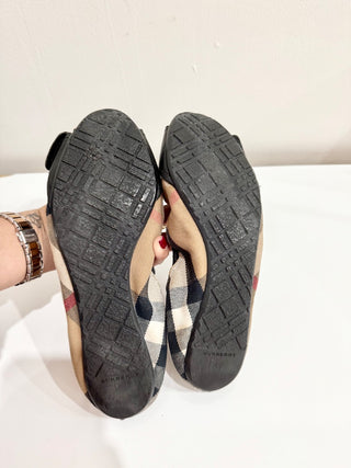 Burberry check pattern flats with buckle, 9