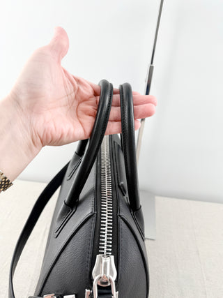 Givenchy small antigona leather bag