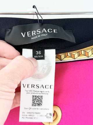 Versace vibrant leggings with ornate baroque motifs, and a fitted stretch silhouette, 36