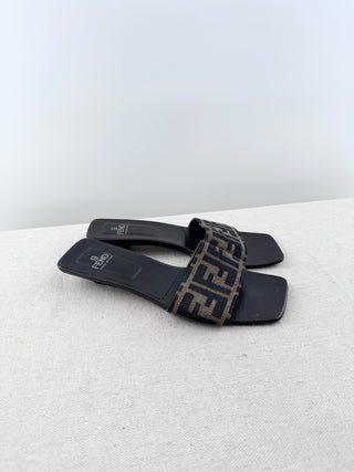 Fendi zucca print logo canvas slide sandals, 7