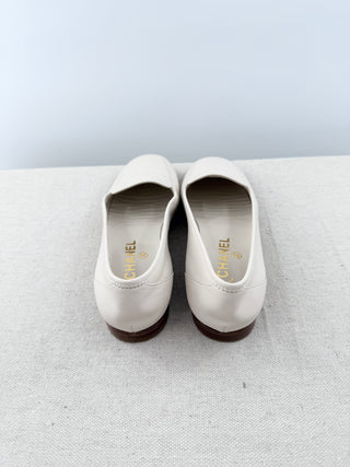 Chanel leather loafers with CC logo, 37.5