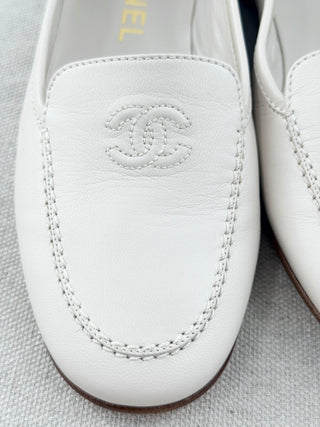 Chanel leather loafers with CC logo, 37.5