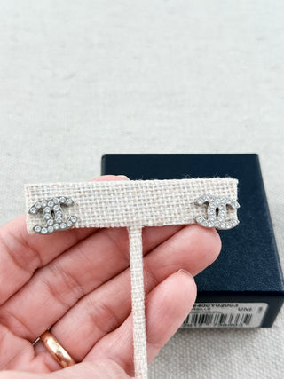 Chanel boucles oreille rhinestone CC stud earrings