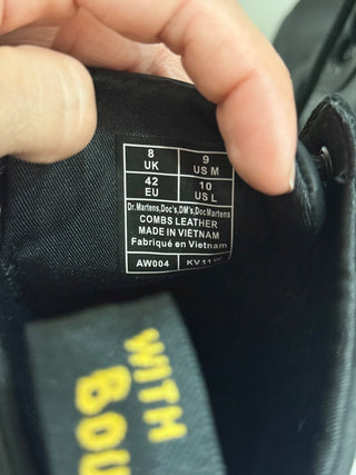 NWT Dr. Martens Combs Leather Lace-Up Casual Combat Boots Back Unisex M9 / L10