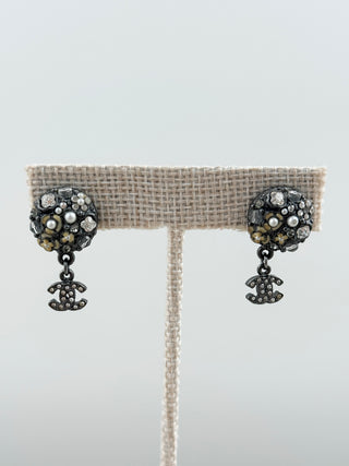 CHANEL crystal and flower design CC earrings