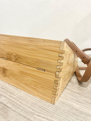 n.a. wooden bag with wood beaded handle
