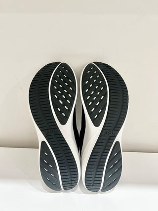 NWOT APL TechLoom Dream Mesh Walking Running Sneakers Black/White Women's US 8