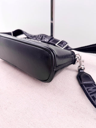 Marc Jacobs small leather bag trademarc dome crossbody