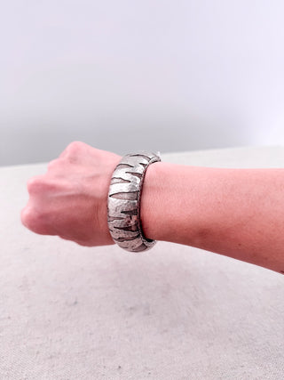 John Hardy Palu Macan Tiger Stripe Hinged Kick Cuff Bracelet
