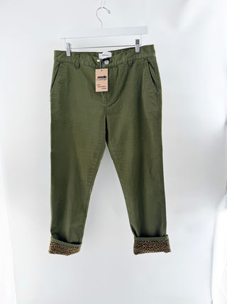 current/elliott utility chino pants in an washed cotton twill with a relaxed mid-rise waist, 29