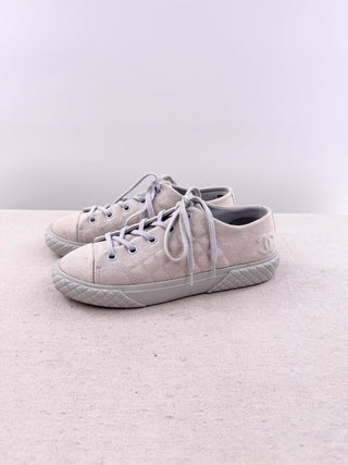 Chanel low top canvas sneakers quilted, 38.5