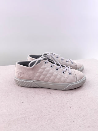 Chanel low top canvas sneakers quilted, 38.5