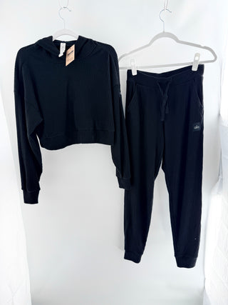 alo plush wide-ribbed lounge set featuring slightly cropped oversized hoodie and matching relaxed jogger pants in stretchy rib-knit fabric, XS