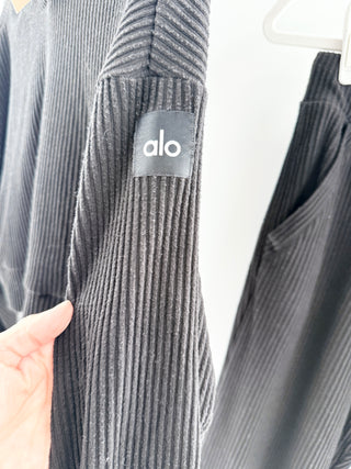 alo plush wide-ribbed lounge set featuring slightly cropped oversized hoodie and matching relaxed jogger pants in stretchy rib-knit fabric, XS