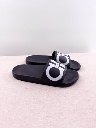 Salvatore Ferragamo Groovy / Groove (Dual Gancini) Pool Slides Black White US 11