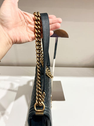 CHANEL caviar leather boy bag new medium  gold hardware, new medium